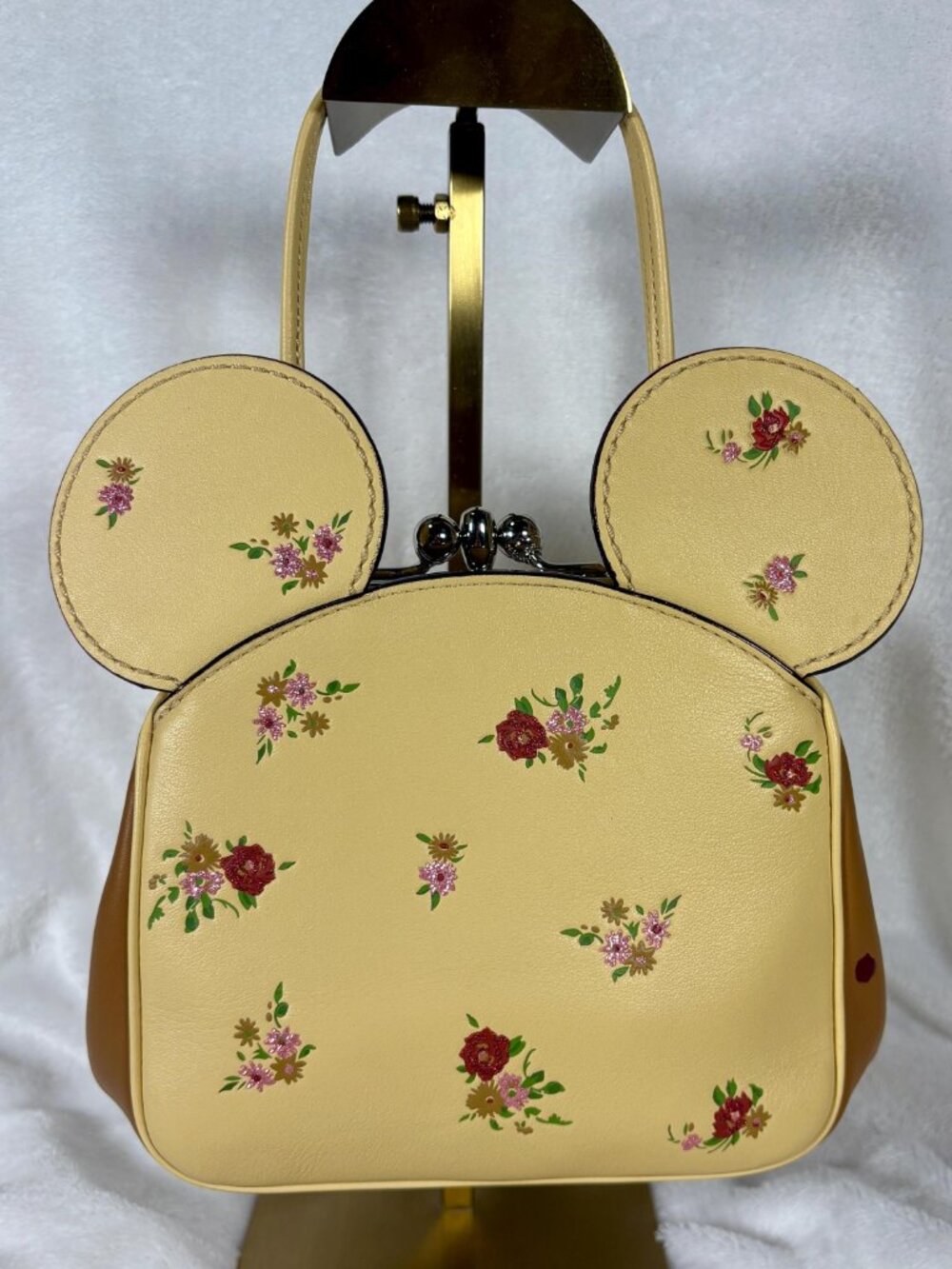 Coach Disney Minnie Mouse Limited Edition Kisslock Bag in Vanilla, Florals/Charm - Picture 4 of 16